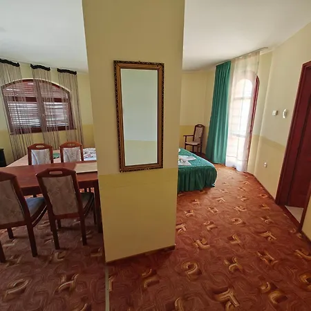 Lira Apartment *