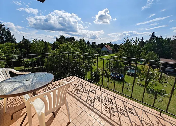 Lira アパート ヘーヴィーズ